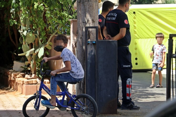 Temaslı adam çatıda polise 7 saat ecel terleri döktürdü