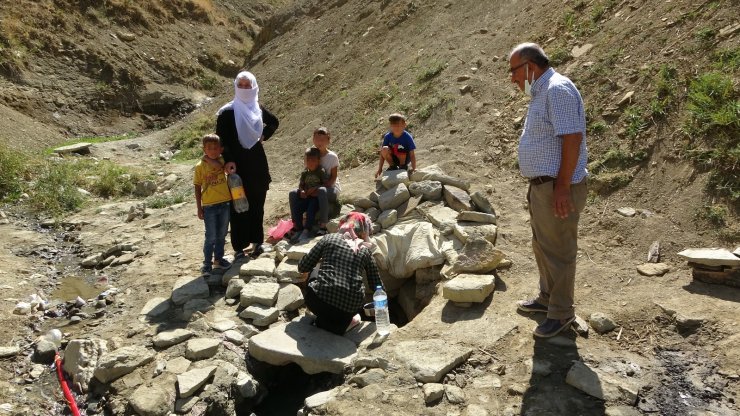 Muş'ta bakteri tespit edilen suyun şifa olduğunu sanıyorlar
