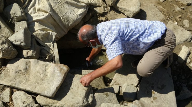 Muş'ta bakteri tespit edilen suyun şifa olduğunu sanıyorlar