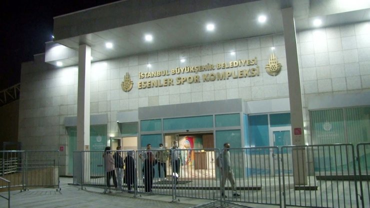 İBB Esenler Spor Kompleksi’nde klor gazı sızıntısından 5 kişi etkilendi