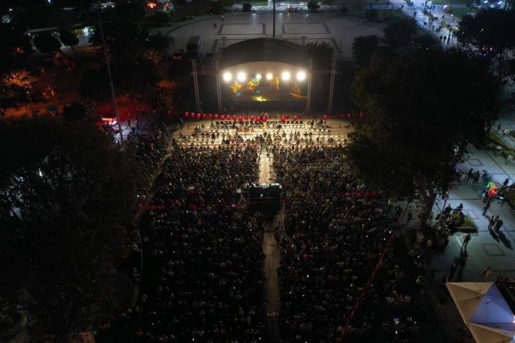 Usta oyuncu Şener Şen’den Meydan Tiyatrosu