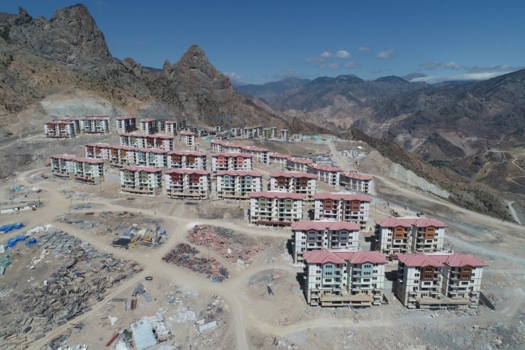 Yusufeli İlçe Merkezinin Taşınacağı Yeni Yerinde Çalışmalar Tüm Hızıyla Devam Ediyor