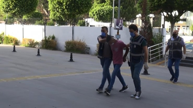 Antalya'nın Manavgat ilçesinde Garson Ustabaşını Rehin Aldı