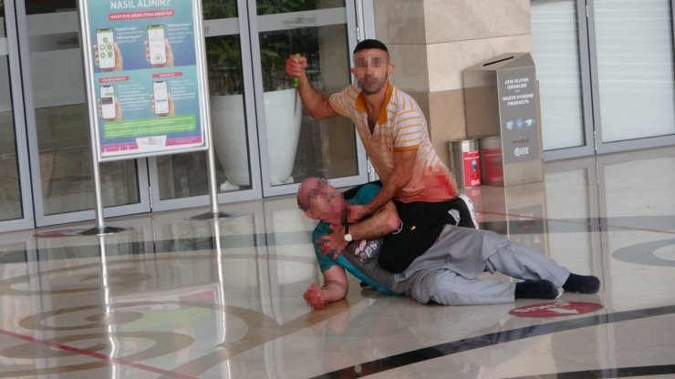 Antalya'nın Manavgat ilçesinde Garson Ustabaşını Rehin Aldı