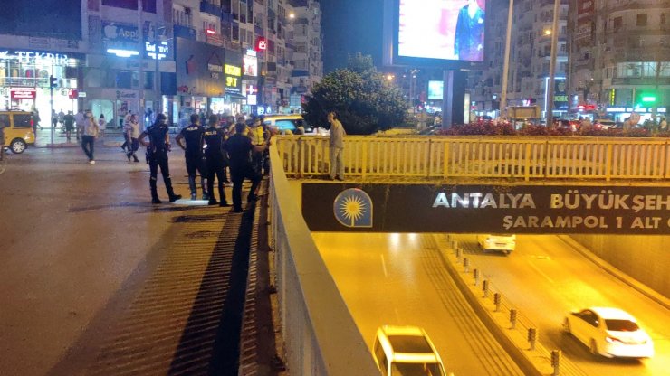 İntihara teşebbüs eden adamın nezaketi polisi bile şaşırttı