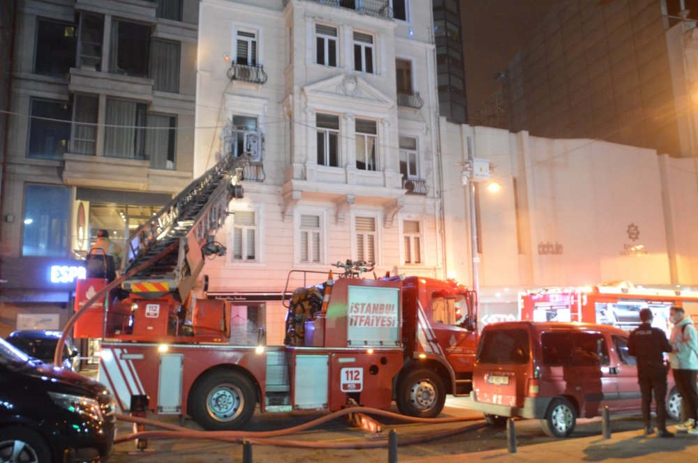 Emre Kınay’ın Oyunculuk Atölyesinin bulunduğu binada çıkan yangın korkuttu