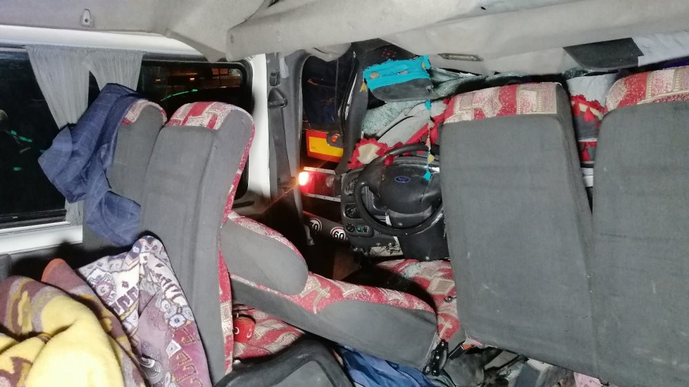 Mevsimlik tarım işçilerini taşıyan minibüs tıra arkadan çarptı: 2’si bebek 17 yaralı