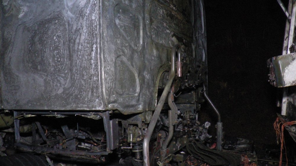 Kuzey Marmara Otoyolu’nda metal yüklü tır alev alev yandı