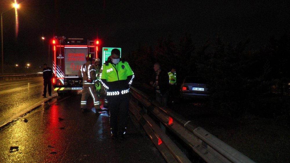 Sultanbeyli TEM’de sıkışmalı trafik kazası: 2 yaralı