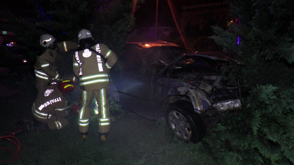 Sultanbeyli TEM’de sıkışmalı trafik kazası: 2 yaralı