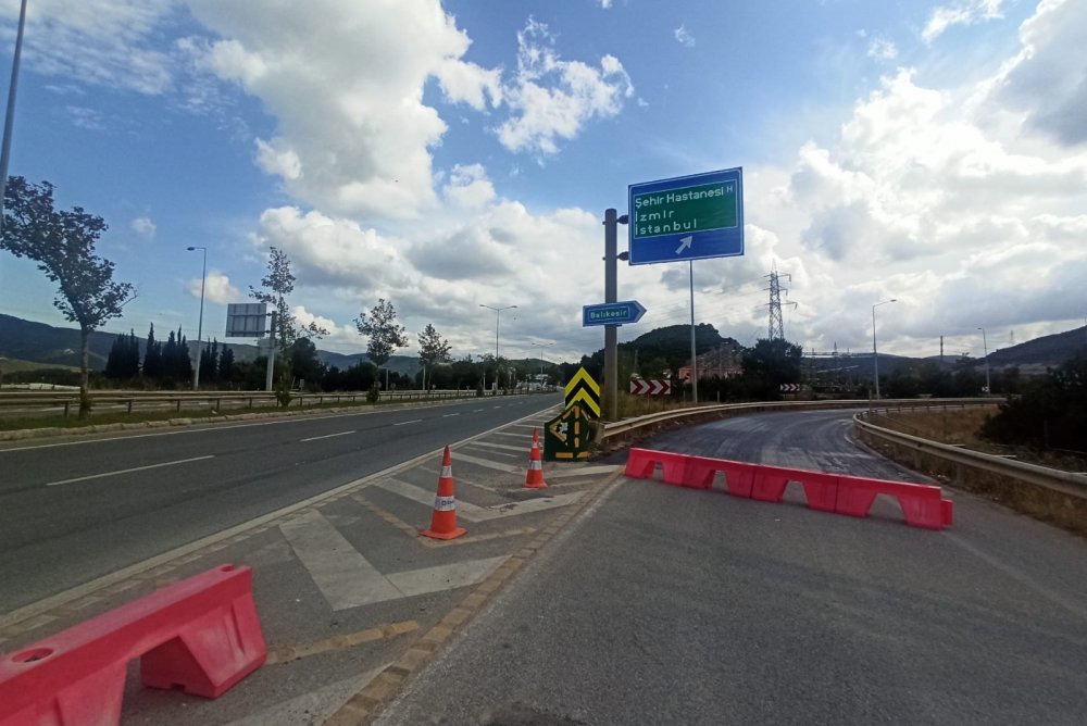 Ankara-İzmir Çevre Otoyolu çalışmalar sebebiyle kapanınca sürücüler isyan etti