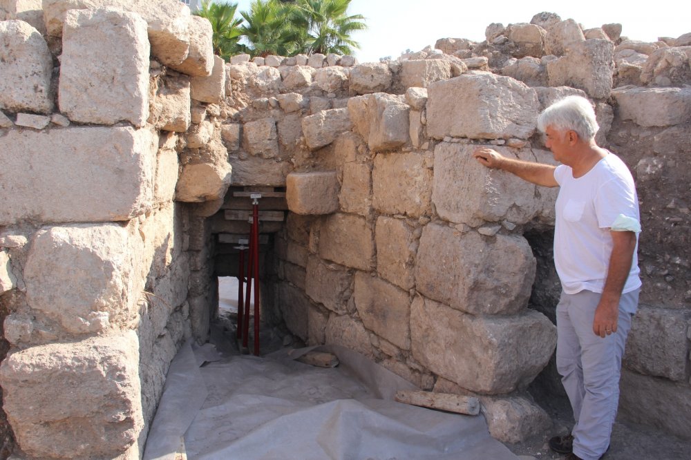 Aratos’un anıt mezarının bölgede eşsiz olduğu ortaya çıktı