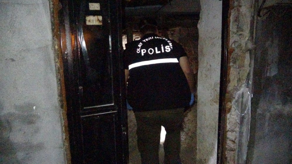 Define aradığı evinde ölü bulundu