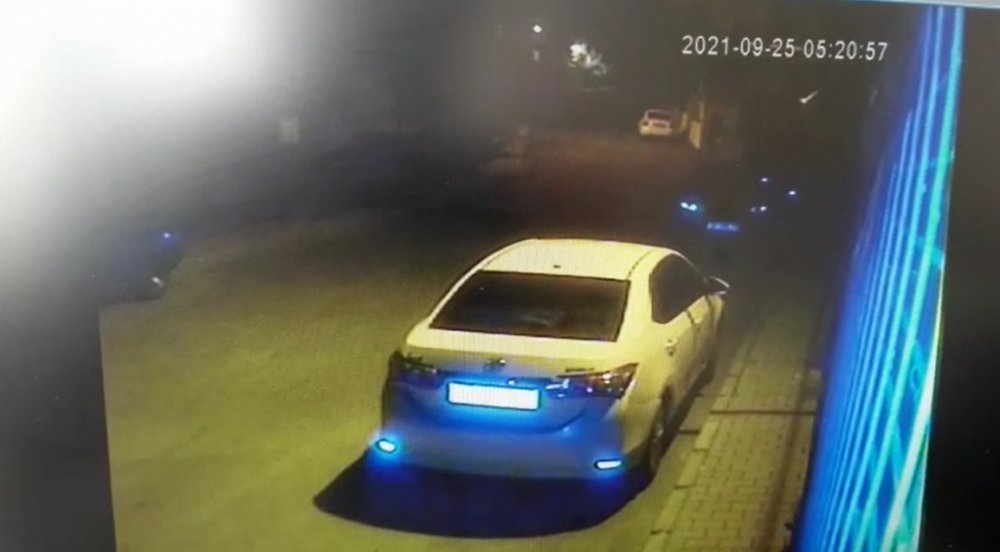 Örümcek adam gibi tırmandı, telefonu çalıp kayıplara karıştı