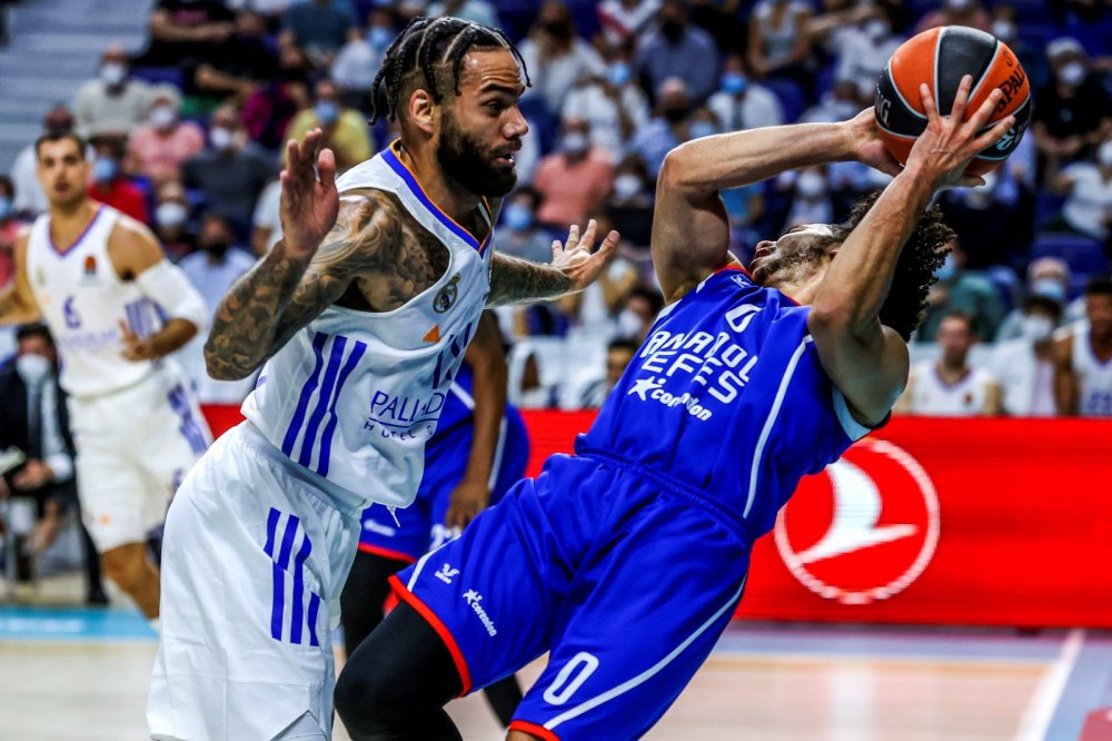 Anadolu Efes, Euroleague’e mağlubiyetle başladı