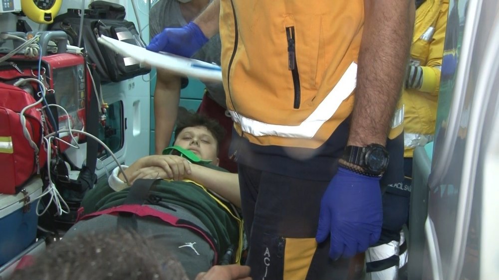 Yağış nedeniyle 5 araç karıştığı 3 ayrı kaza meydana geldi: 2 yaralı