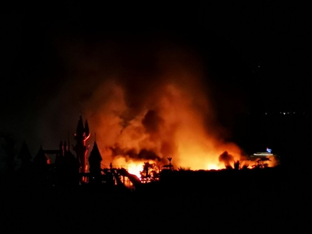 5 yıldızlı otelin yakıt tankı patladı, saatler süren yangın güçlükle kontrol altına alındı