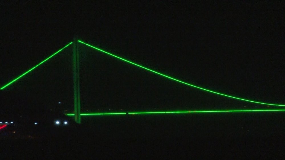 köprüler "Serebral Palsi" hastalığına dikkat çekmek amacıyla yeşil renge büründü