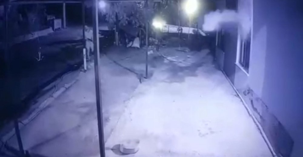 Akrabalarının bir evine kurşun yağdırdı, bir evini yaktı