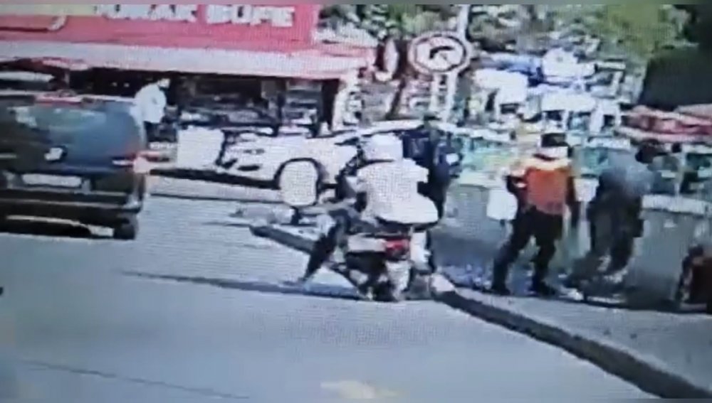 Şişli’de metro girişinde silahlı saldırı kamerada