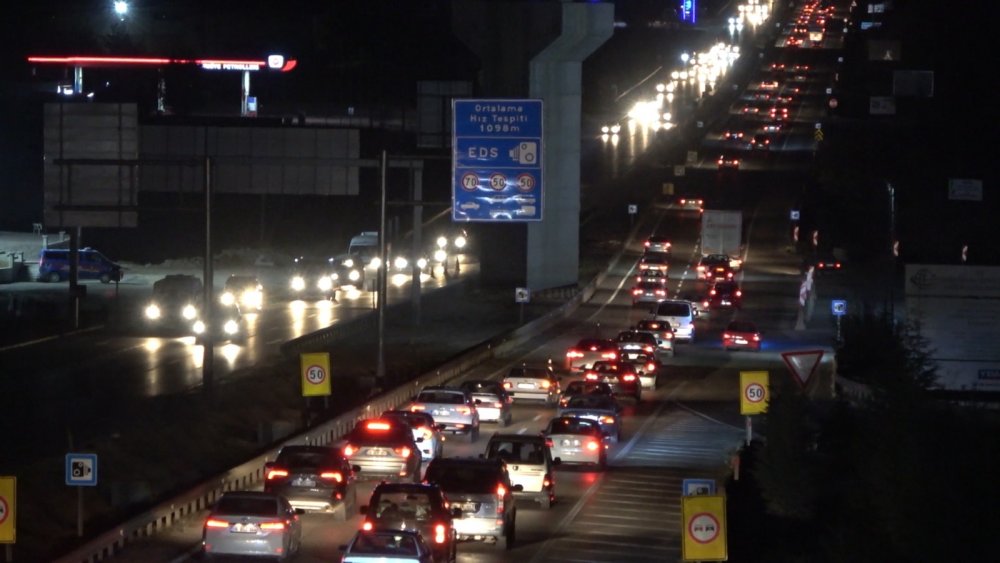 43 ilin geçiş noktası, kilit kavşakta hafta sonu trafik yoğunluğu