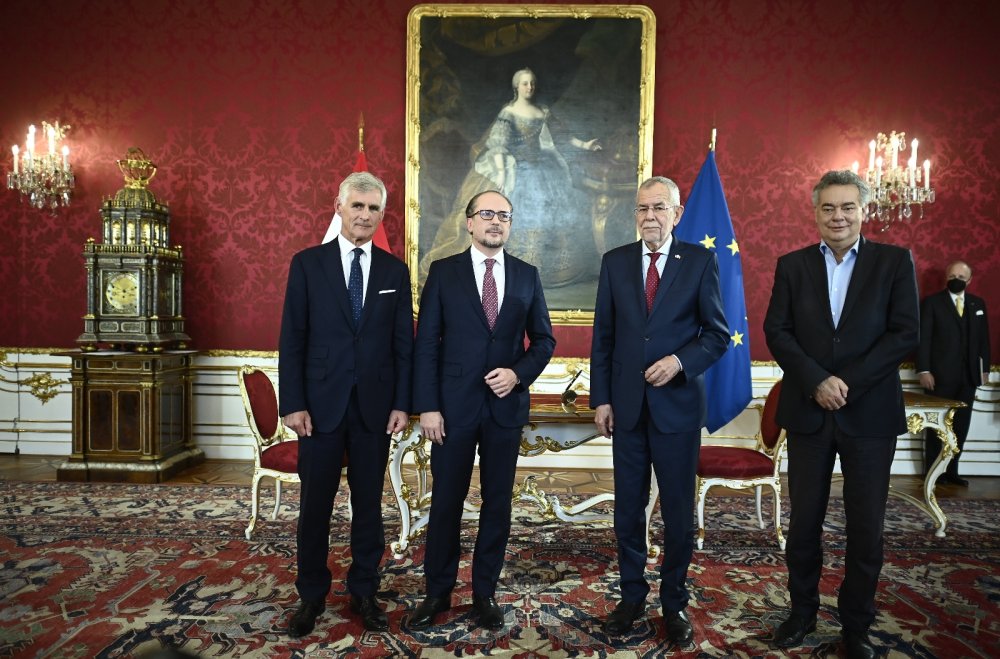 Avusturya’da yeni Başbakan Schallenberg yemin etti