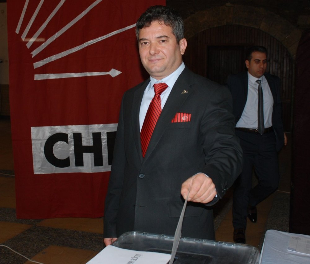 Kadın fotoğrafı ile yaptığı paylaşım tepki toplayan CHP’li başkan görevden alındı