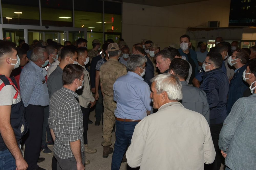 Vali Erin kazada yaralanan öğrencileri ziyaret etti