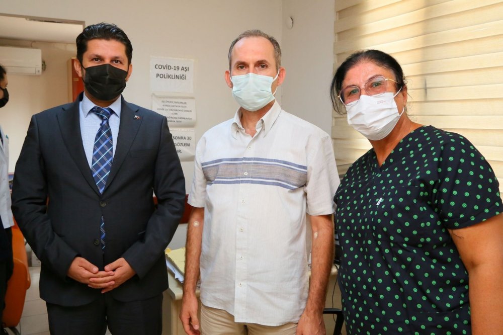 Yerli aşı "TURKOVAC" İzmir’de gönüllü vatandaşlara ilk kez uygulandı