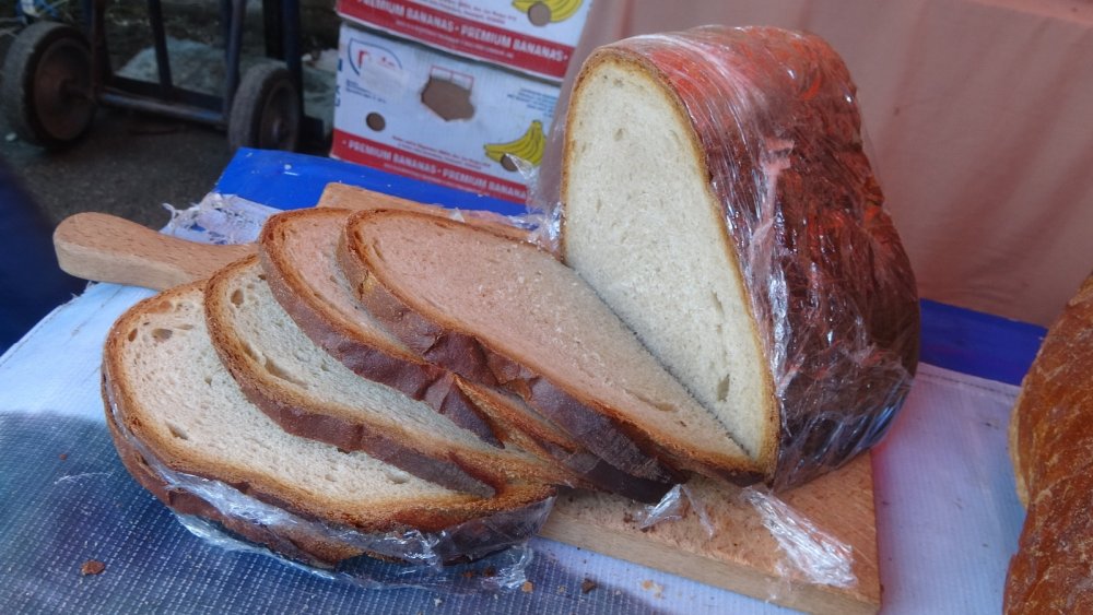 8 kiloluk dev ekmek görenleri şaşkına çevirdi