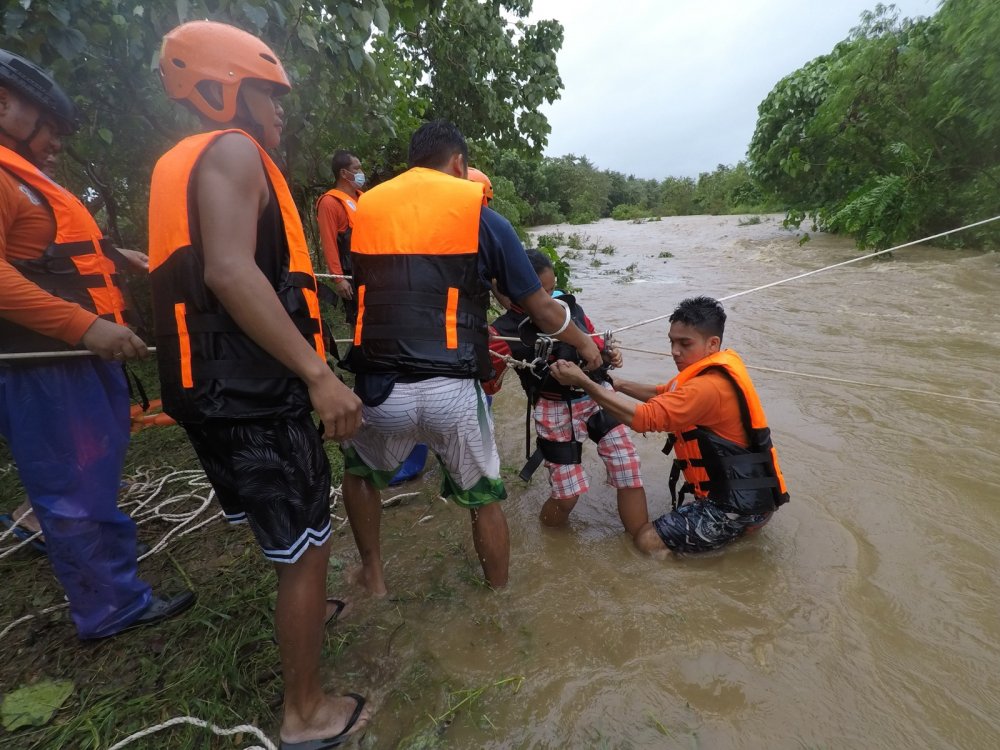 Filipinler’i vuran tropikal fırtınada can kaybı 19’a yükseldi