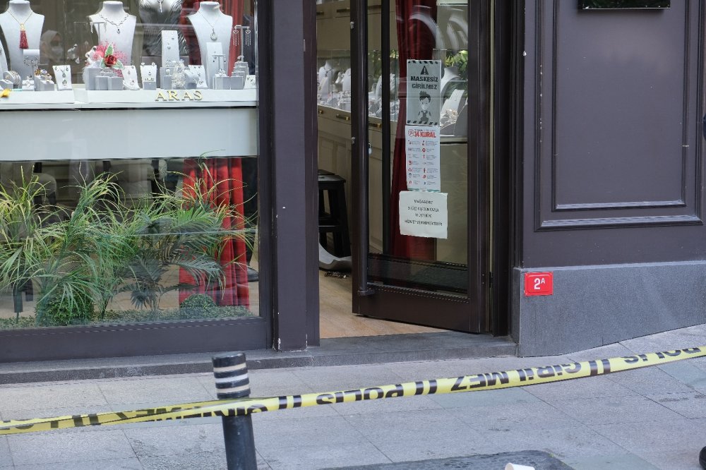 Nişantaşı’nda kuyumcuda silahlı soygun: 1 milyon liralık ziynet eşyası çaldılar