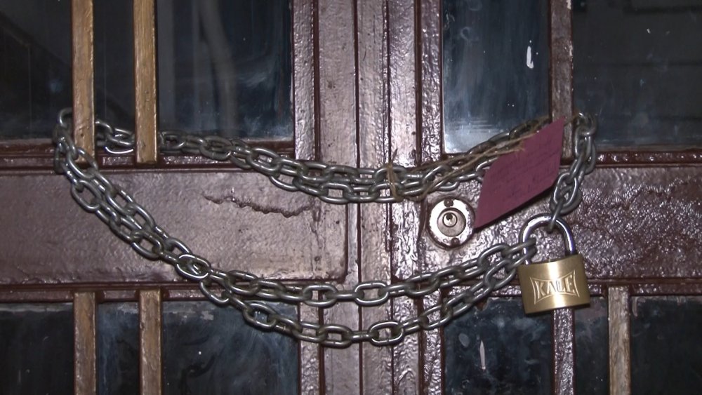 Avcılar’da bir apartman dairesinin balkonu çöktü, bina tahliye edildi