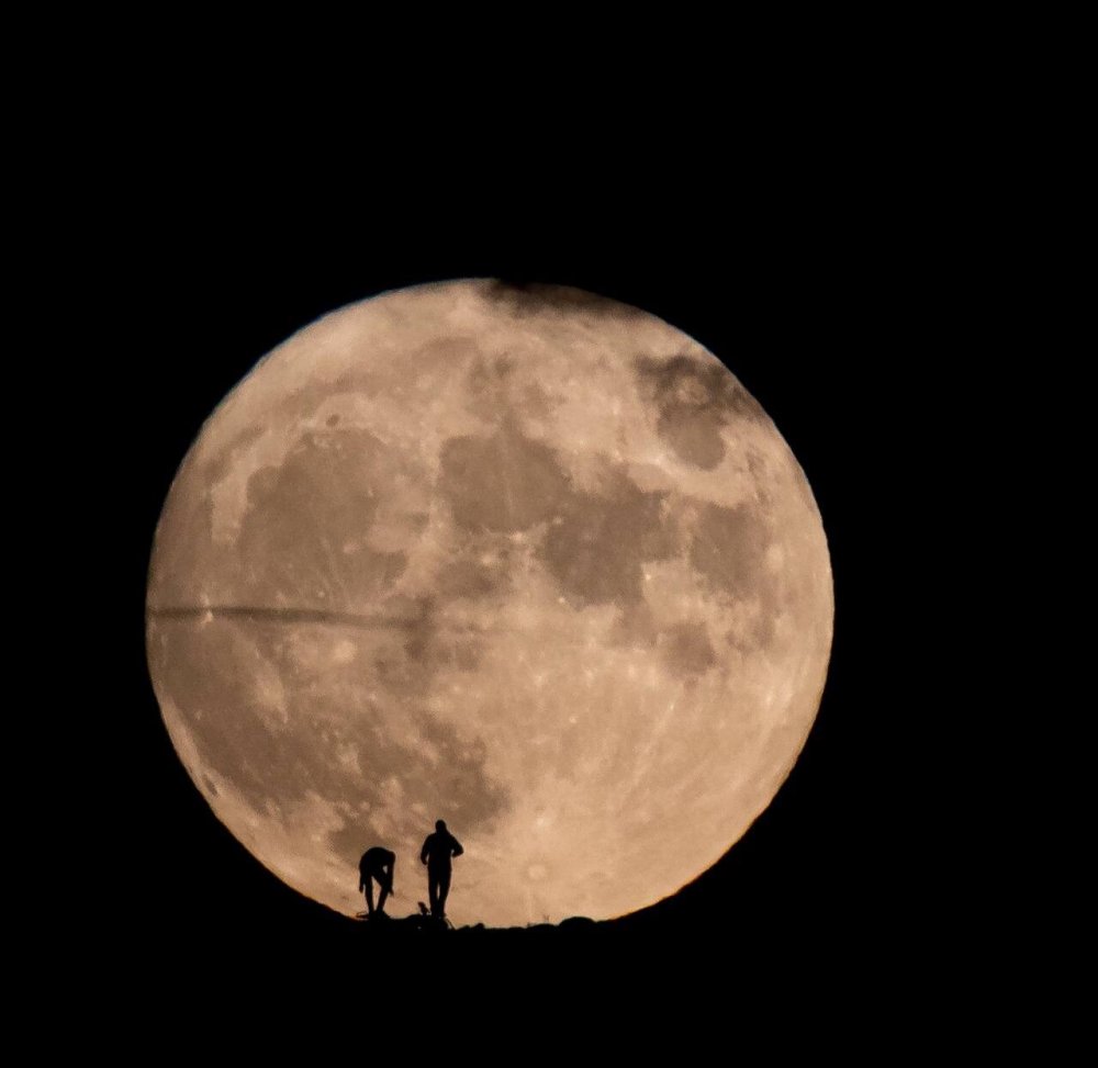Fotoğraf tutkunları dolunayın en güzel halini görüntüledi