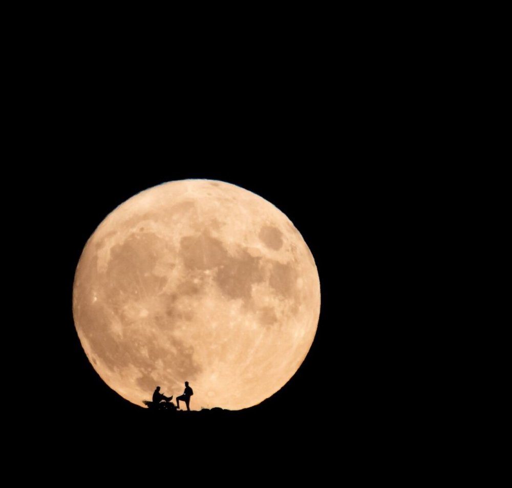 Fotoğraf tutkunları dolunayın en güzel halini görüntüledi