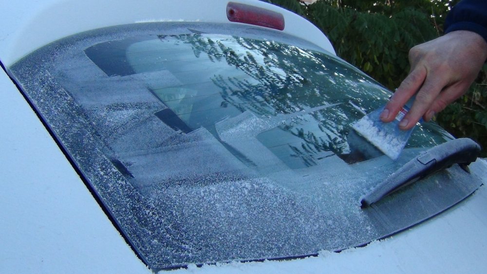 Kars eksi 10’u gördü, araçların camları dondu