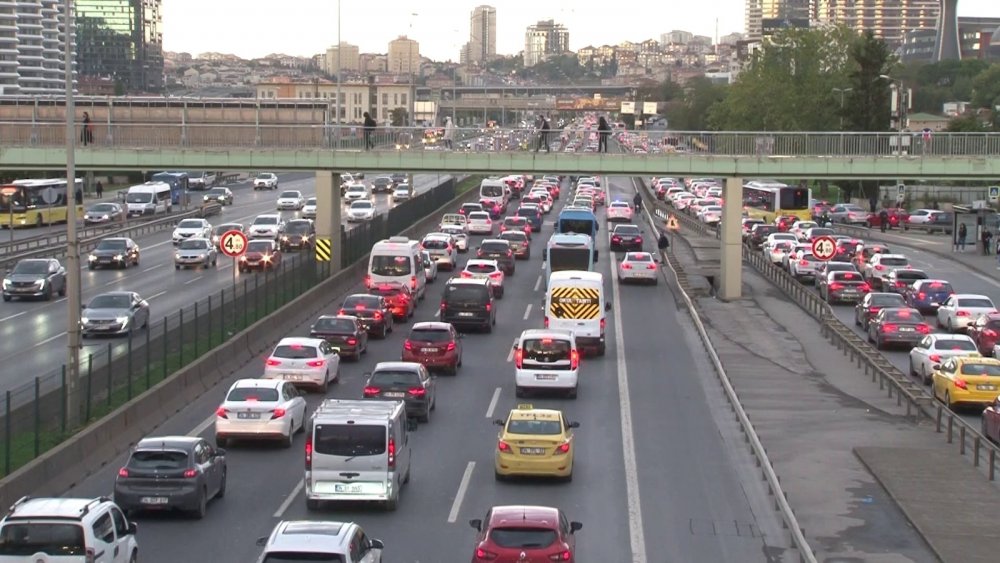 İstanbul’da haftanın ilk iş gününde trafik yoğunluğu
