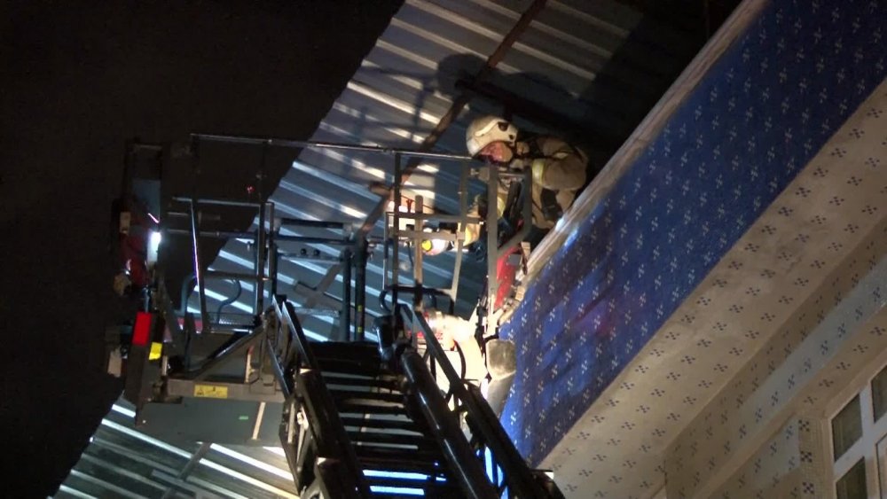 Bağcılar’da 4 katlı binada korkutan yangın