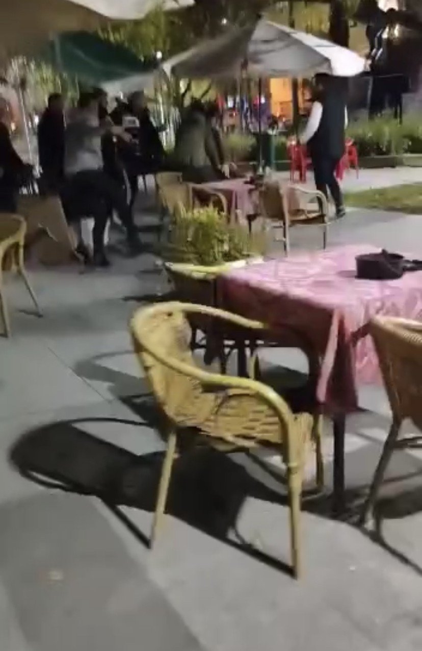 Bursa’da Beşiktaş-galatasaray Maçını İzleyen Taraftarlar Arasında Kavga Çıktı