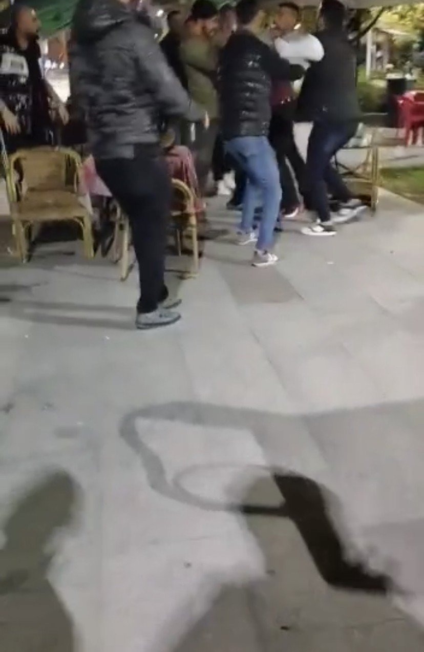 Bursa’da Beşiktaş-galatasaray Maçını İzleyen Taraftarlar Arasında Kavga Çıktı