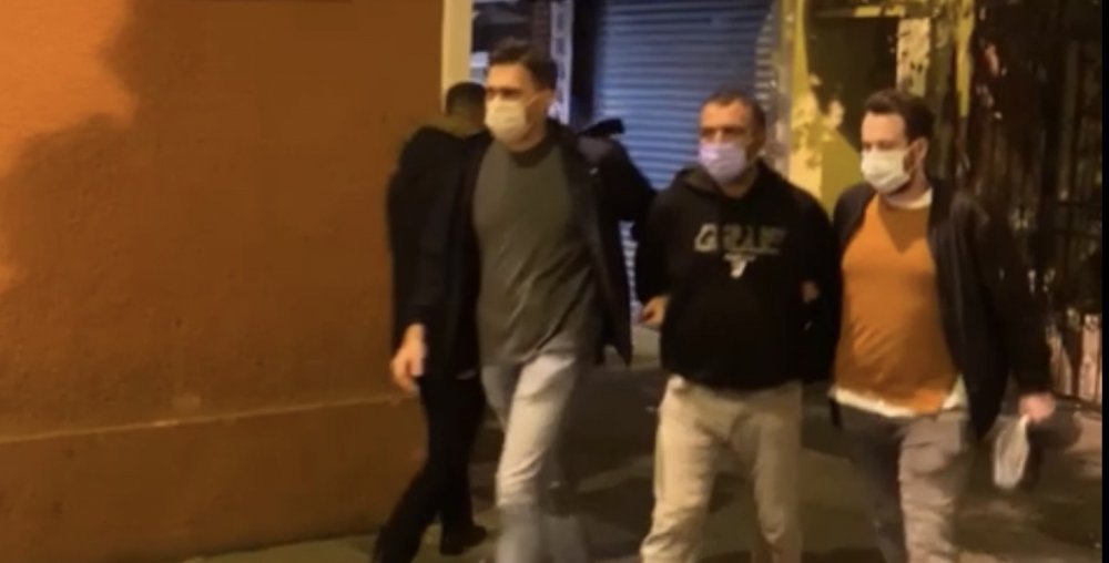 Beyoğlu’nda hareketli dakikalar: Polis saldırganı önce yakaladı sonra linçten kurtardı