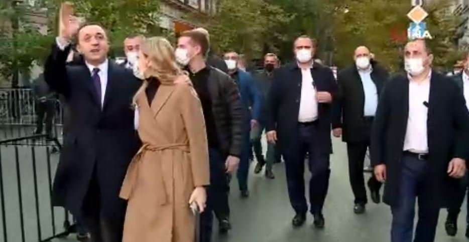 Gürcistan’da iktidar partisi yerel seçimlerin ikinci turu öncesi son kez meydanlara indi