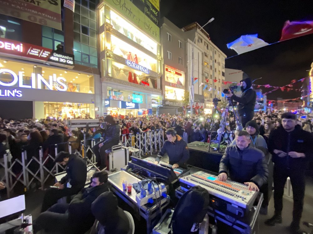 Ümraniye’de Soner Sarıkabadayı Konseri verildi