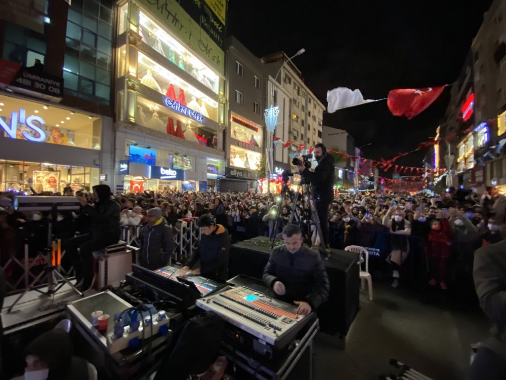 Ümraniye’de Soner Sarıkabadayı Konseri verildi