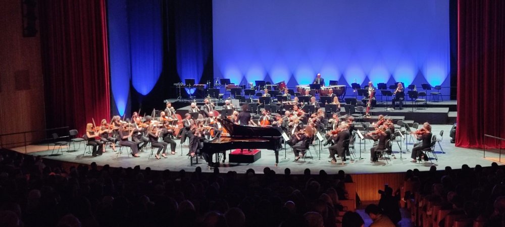 Bakan Ersoy:  Bugüne kadar çaldıkları en iyi konser salonu olduklarını söylediler