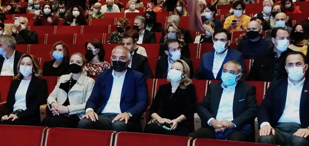 Bakan Ersoy:  Bugüne kadar çaldıkları en iyi konser salonu olduklarını söylediler