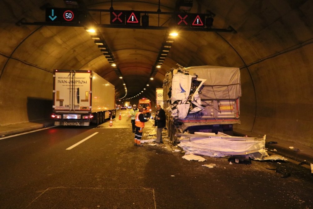 Adana-Ankara Otoyolu’nda zincirleme kaza: 4 yaralı