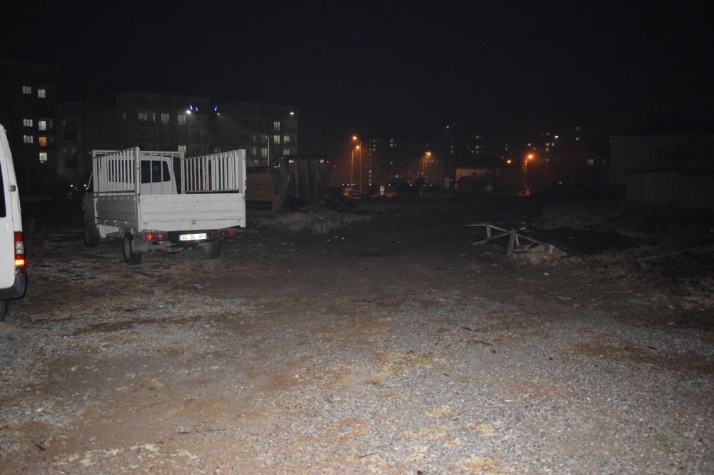 Boşanma aşamasındaki eşini defalarca bıçaklayarak öldürdü