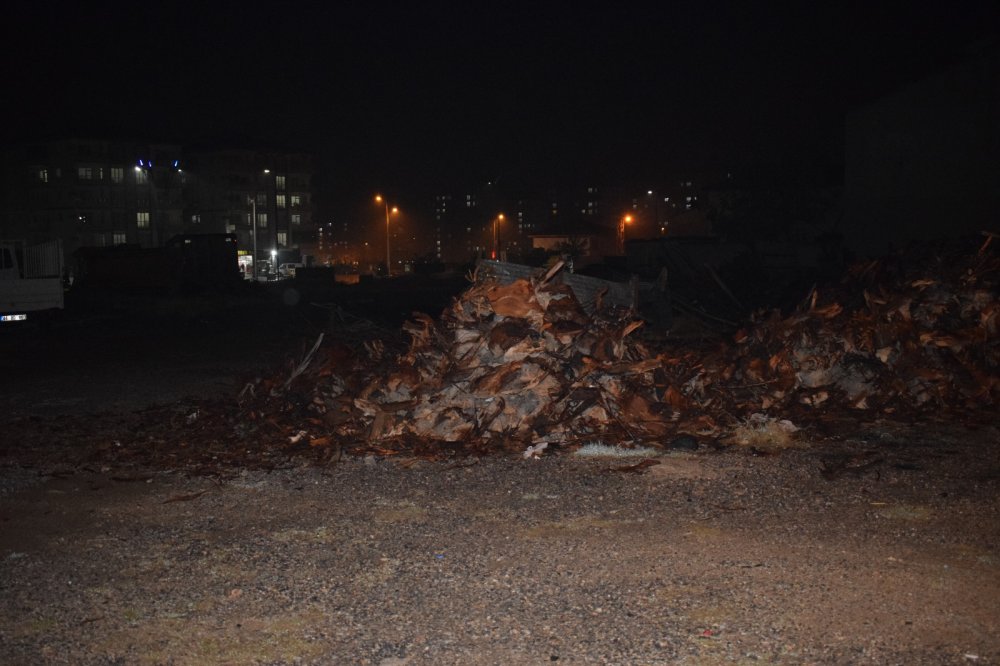 Boşanma aşamasındaki eşini defalarca bıçaklayarak öldürdü