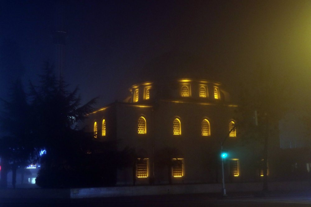 Sakarya sis içinde kaldı, görüş mesafesi 5 metreye kadar düştü